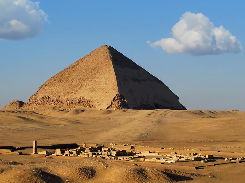 Giza Pyramids, Saqqara, Memphis & Dahshur Full-Day Tour