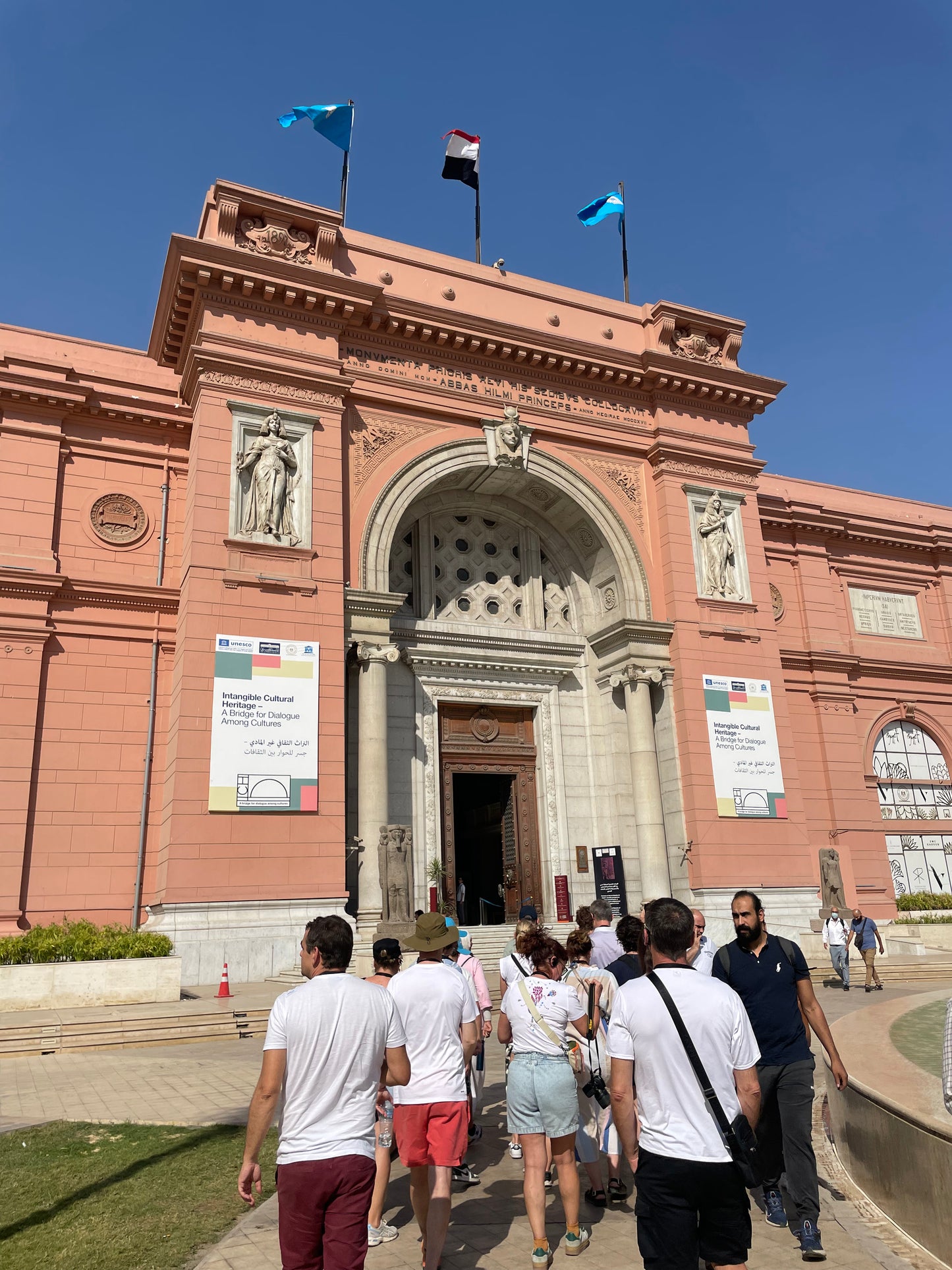Cairo Tour - Pyramids & GEM